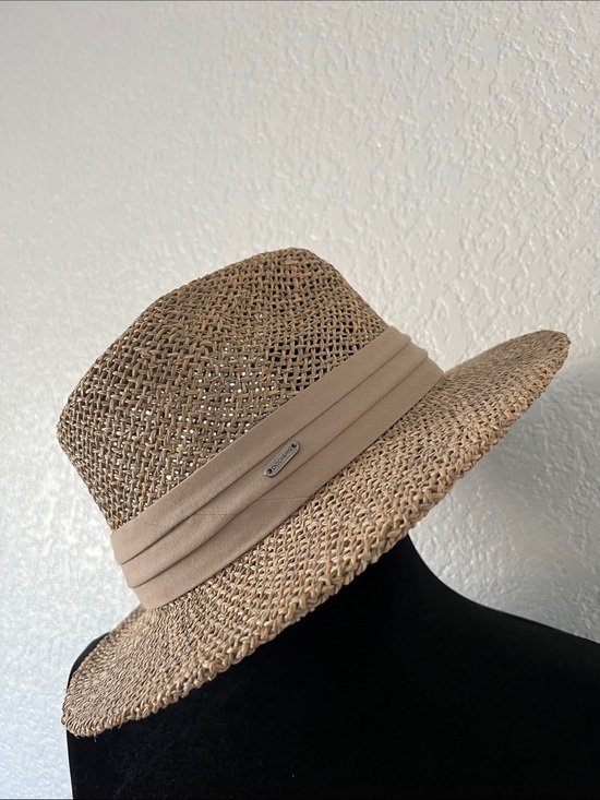 Dockers Accessories - NWOT Dockers Tan Straw Fedora with Beige Band, natural fibers